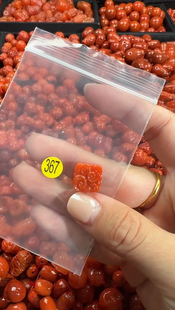 颈饰未镶嵌南红玛瑙1