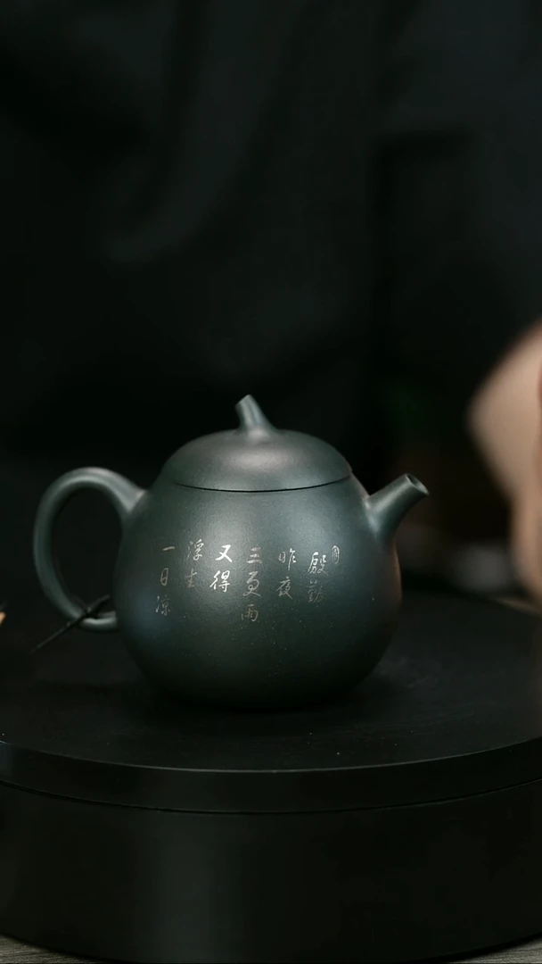 茶壶紫砂神****gH2324余海燕墨绿描银茄瓜