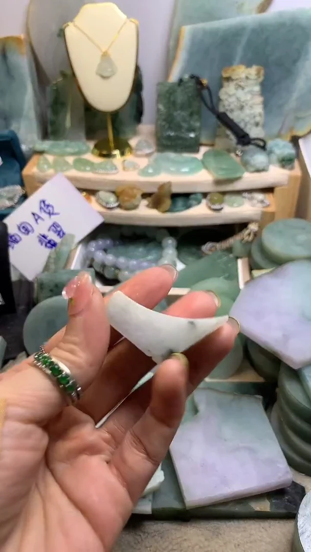 【闪购商品】翡翠挂件未镶嵌缅甸A货翡翠，没有运费险