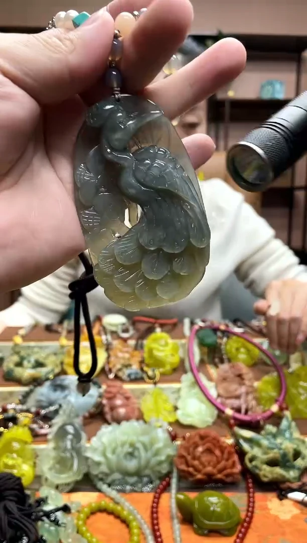 未镶嵌岫玉吊坠·