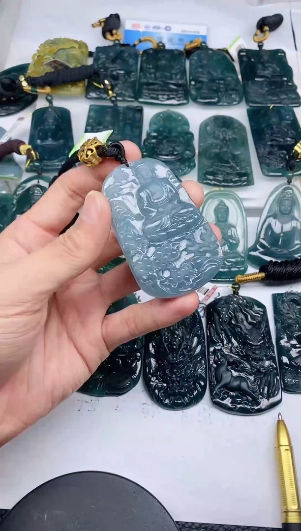 颈饰未镶嵌翡翠