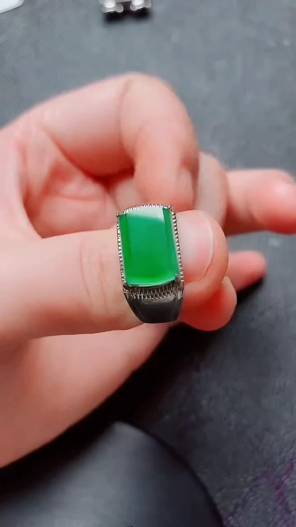 翡翠戒指银S925镶嵌1111