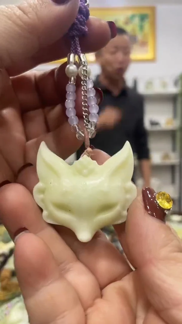 未镶嵌蛇纹石玉吊坠