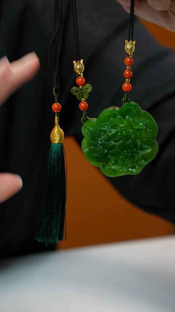 和田玉（碧玉）未镶嵌颈饰碧玉花牌 多样性发其一
