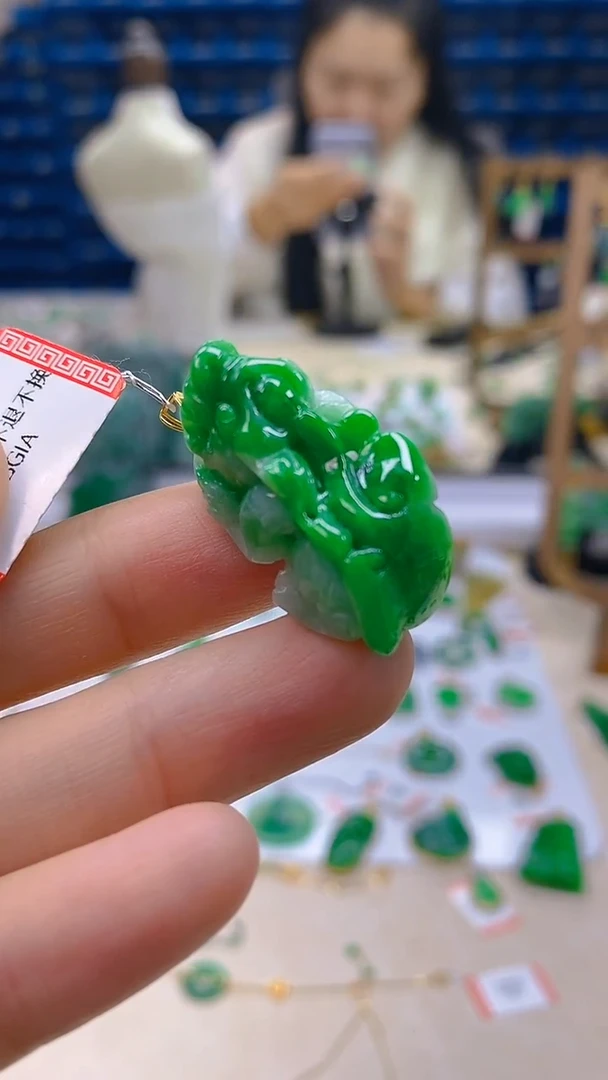 颈饰18K金镶嵌翡翠新号开播 全场乱卖