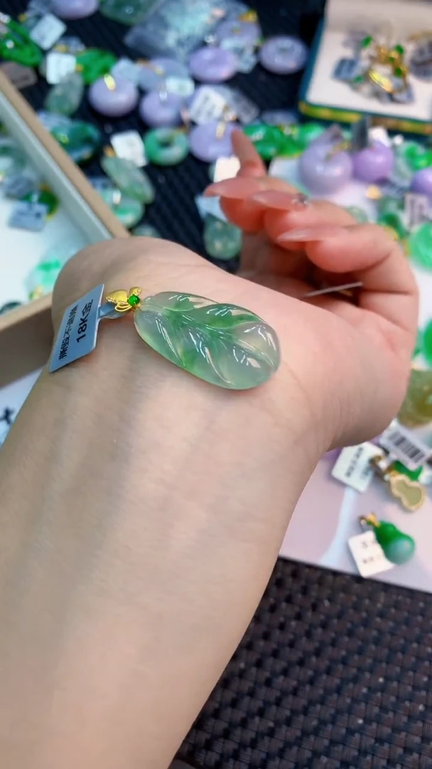 翡翠18K金镶嵌吊坠(不含链)1