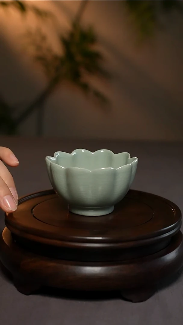仿古汝官釉莲花杯微瑕
