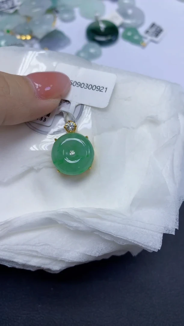 颈饰未镶嵌翡翠天然缅甸翡翠A货多样性发一件