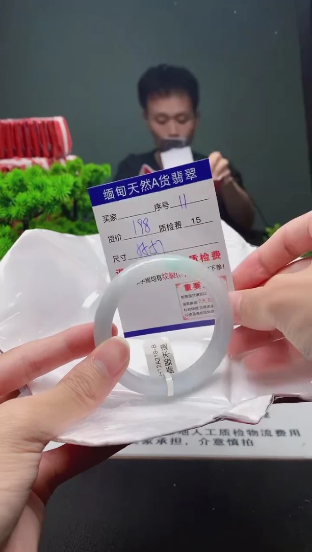 翡翠手镯未镶嵌11缅甸天然A货翡翠需包容瑕疵，介意慎拍