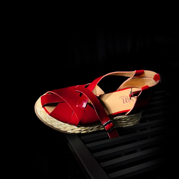 高档舒适时尚百搭优雅老钱风高级感包头镂空厚底交织带中空凉鞋女