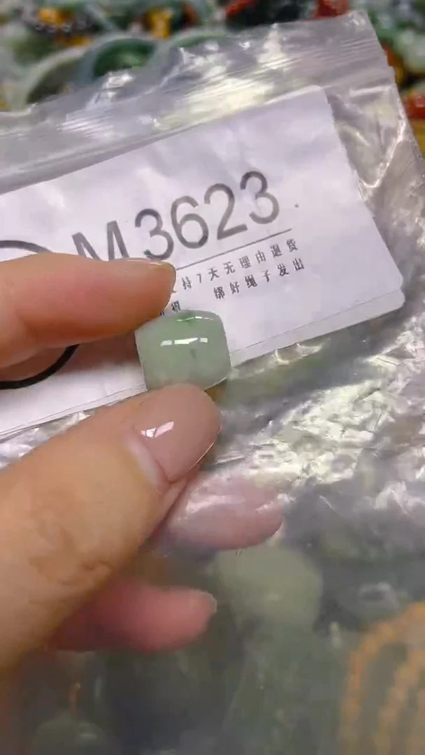 颈饰未镶嵌翡翠/ M /翡翠A货，一件也是批发价