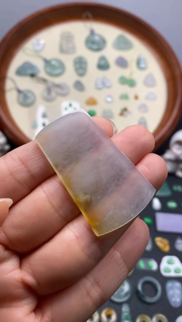 颈饰未镶嵌翡翠冰黄翡无事牌/芬