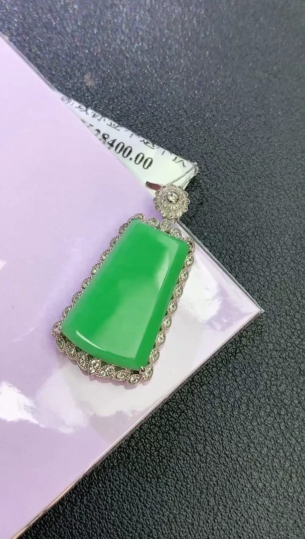 颈饰18K金镶嵌翡翠赠礼盒 麦麦