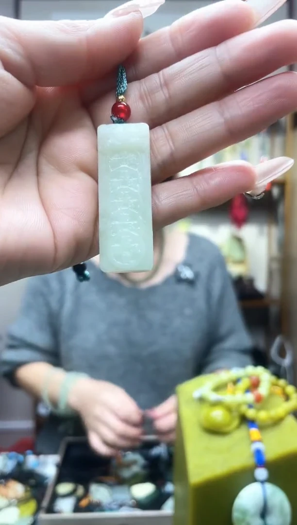 未镶嵌岫玉吊坠`
