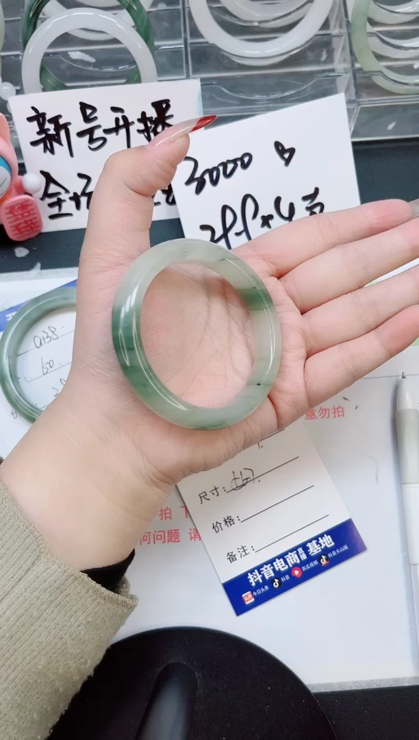 【闪购商品】石英质玉手镯合金a139