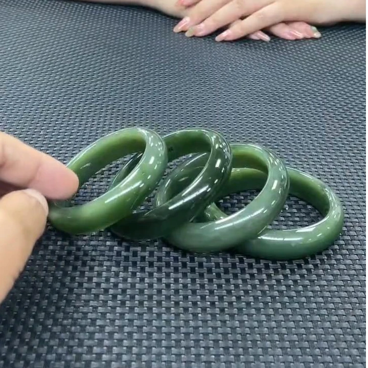 【老郑家】和田玉手镯一支 (多样性发1件) 微黑点