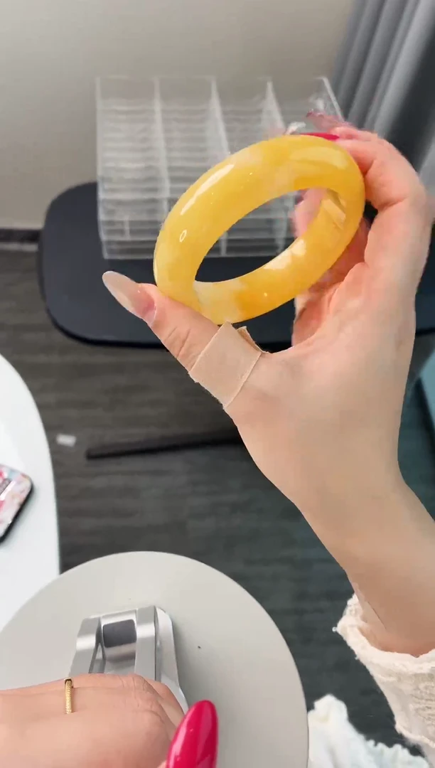 未镶嵌手镯石英质玉68.56