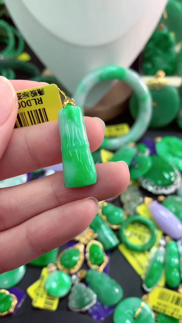 吊坠(不含链)18K金镶嵌翡翠天然缅甸翡翠A货