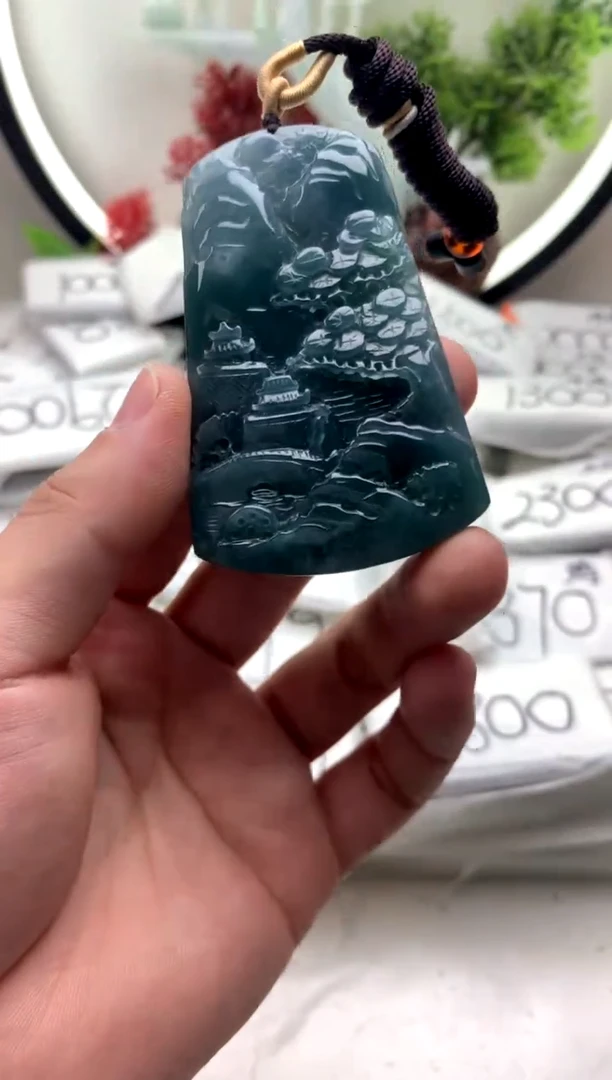 【闪购商品】翡翠颈饰未镶嵌山水