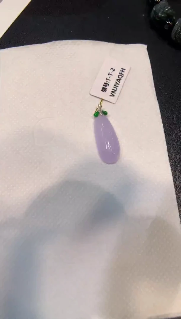 颈饰18K金镶嵌翡翠福瓜