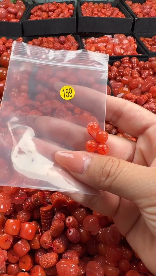 南红玛瑙未镶嵌颈饰1
