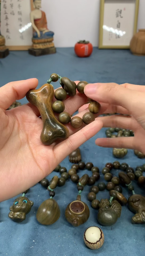 【闪购商品】维腊木（绿檀）把件骨头按摩棒