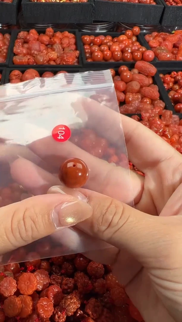 南红玛瑙未镶嵌颈饰1