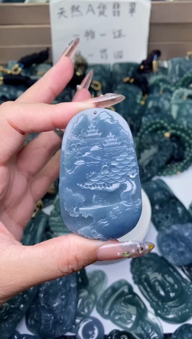 颈饰未镶嵌翡翠