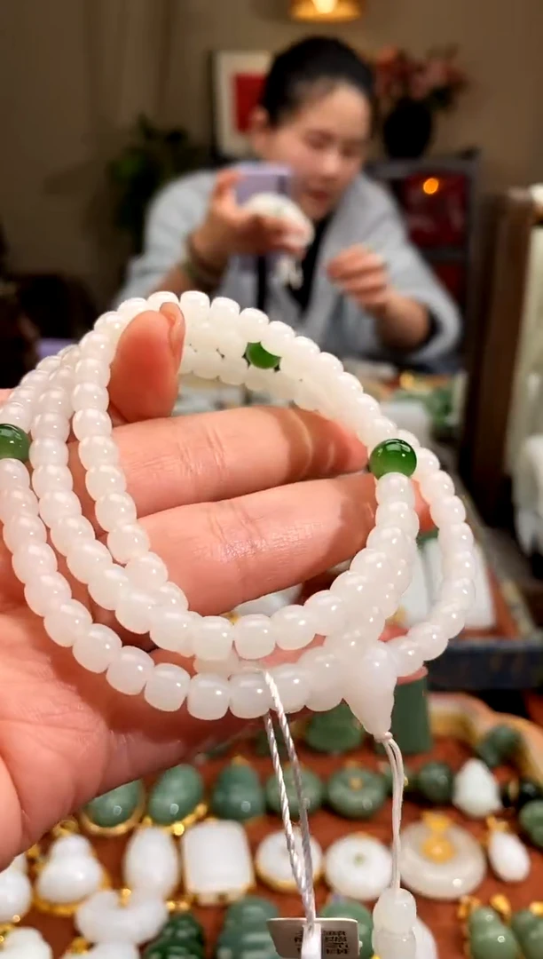 项链未镶嵌和田玉.