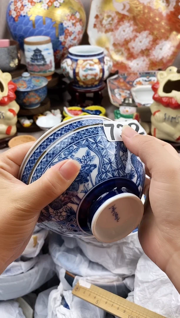 摆件好看的瓷器，默认微瑕介意慎拍。