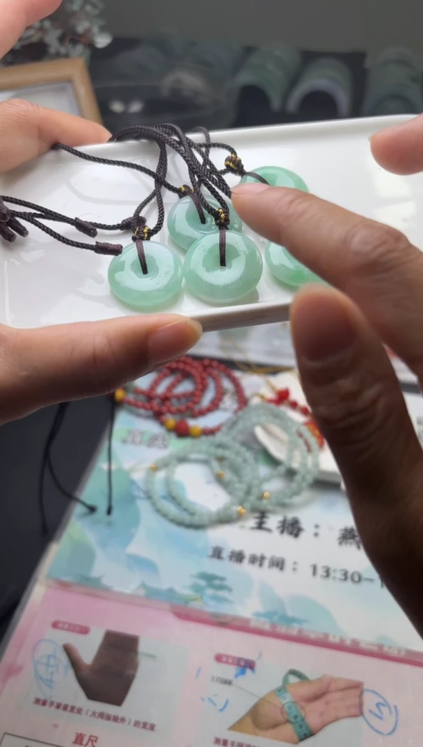 未镶嵌挂件翡翠多样性发一件R703135