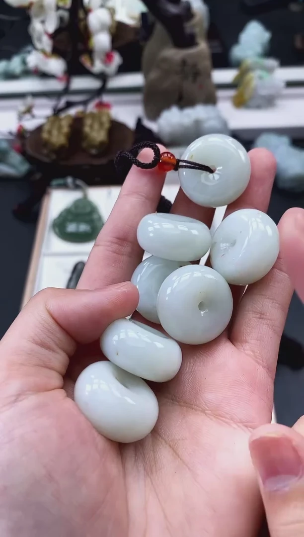 翡翠未镶嵌颈饰天然缅甸A货翡翠随机发一件