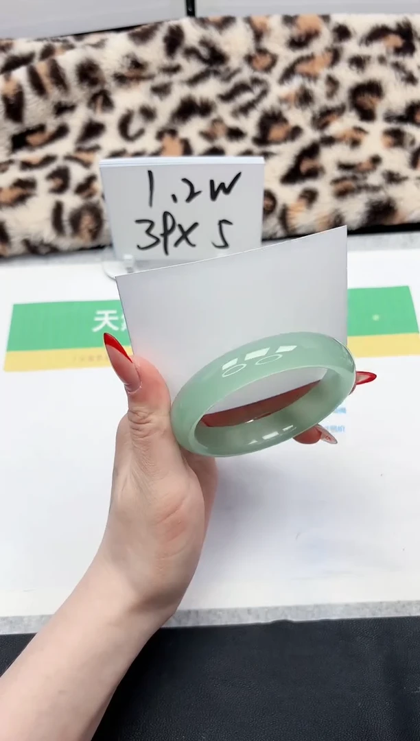 【闪购商品】石英质玉手镯未镶嵌298-60