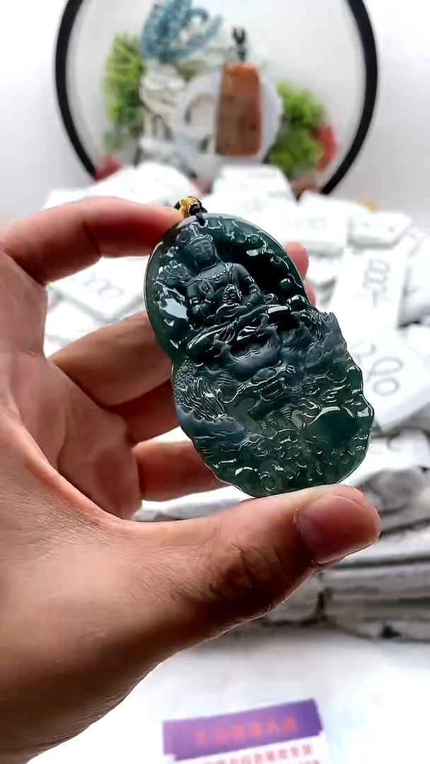 翡翠未镶嵌颈饰大势至