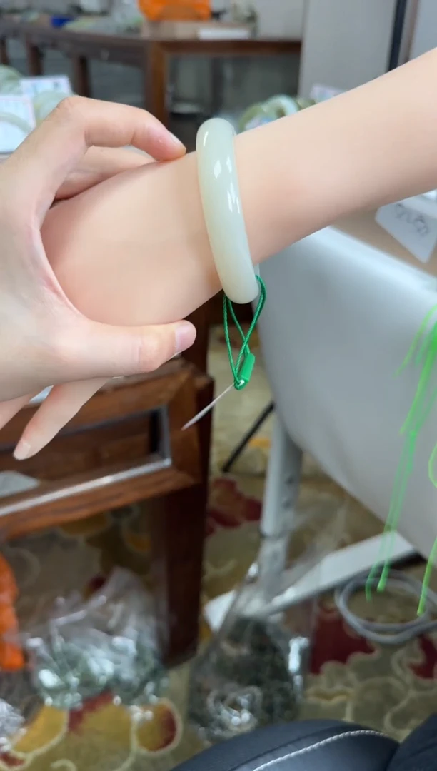 未镶嵌手镯和田玉56