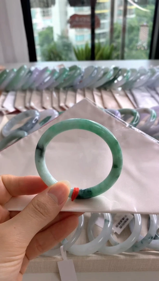 未镶嵌手镯翡翠52.7圆条带色