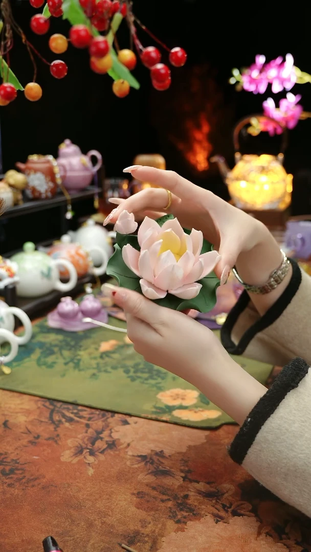 【闪购商品】陶瓷荷花摆件香插