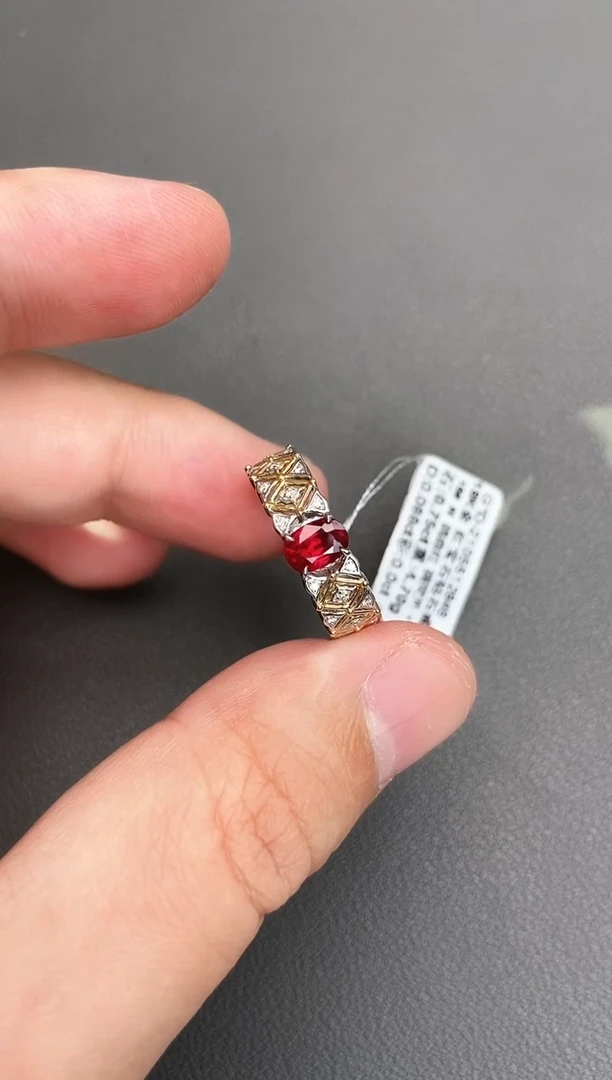 18K金镶嵌戒指红宝石0.75ct/无烧鸽血红/强荧光/双十一清货价