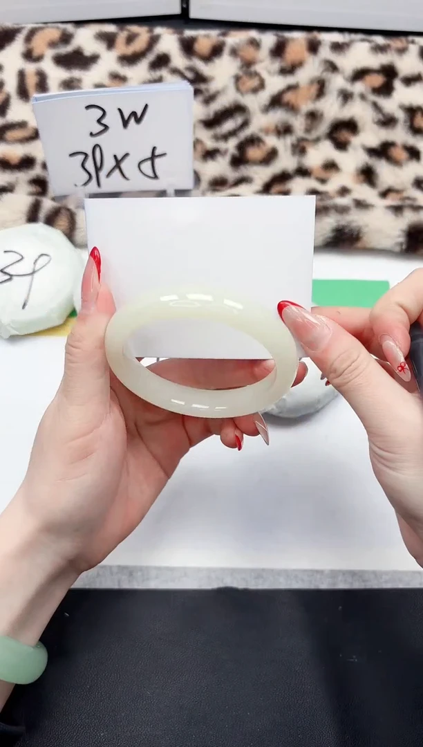 【闪购商品】石英质玉手镯未镶嵌207-60