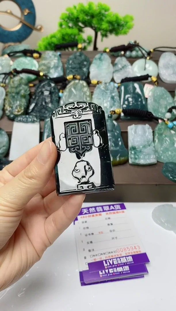 翡翠未镶嵌颈饰