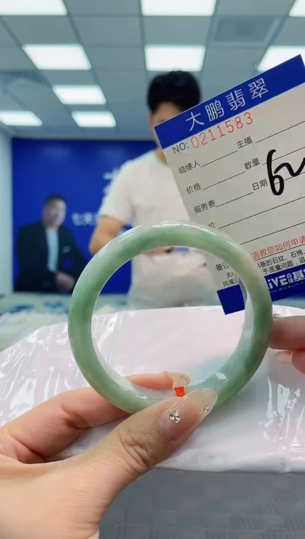翡翠手镯未镶嵌AAAAAAAA