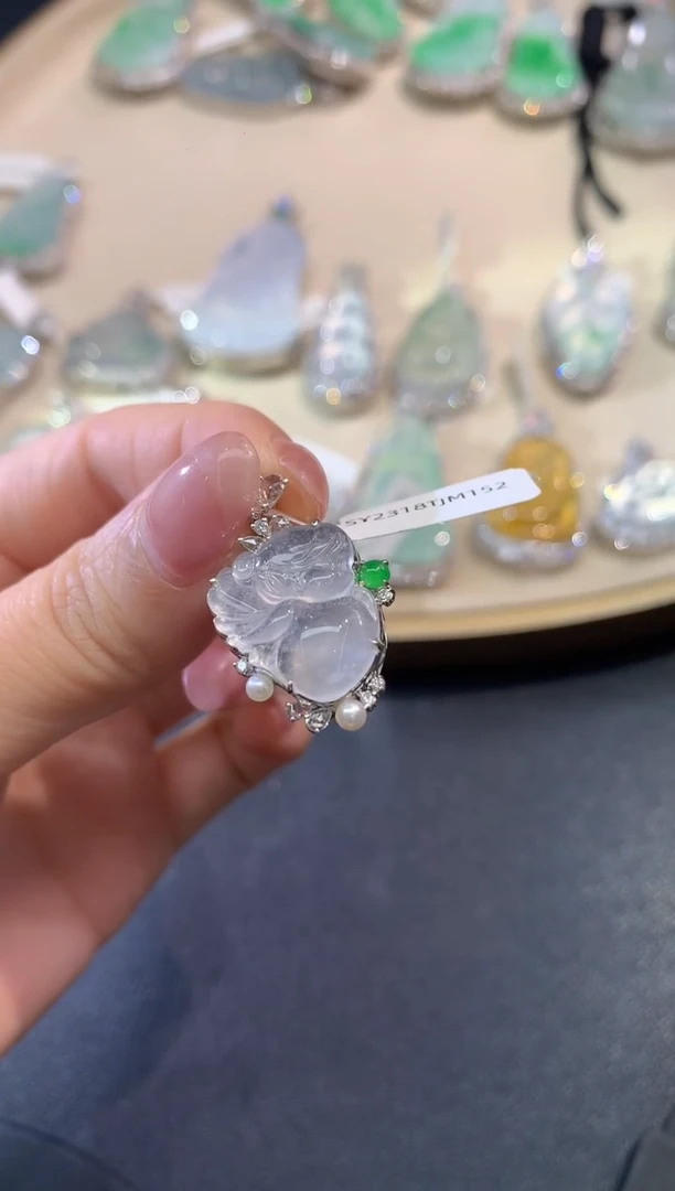 吊坠(不含链)18K金镶嵌翡翠吊坠A5|11800