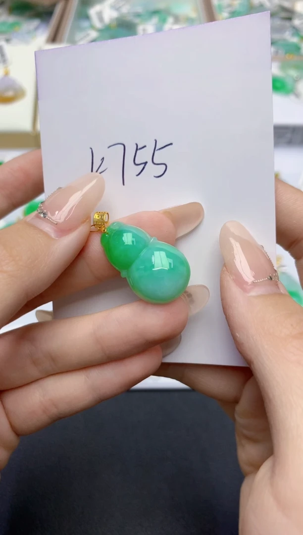 翡翠18K金镶嵌颈饰天然缅甸A货翡翠