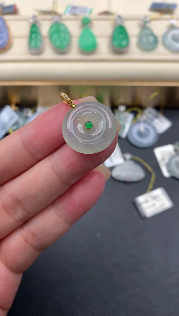 【闪购商品】翡翠颈饰18K金镶嵌Q648      