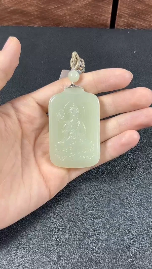 和田玉未镶嵌吊坠(赠链)且末微色差迪克兰一细吊坠
