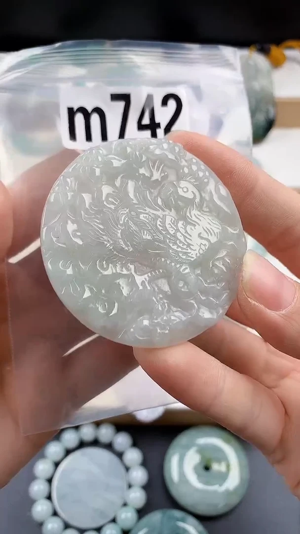 颈饰未镶嵌翡翠天然翡翠吊坠挂件