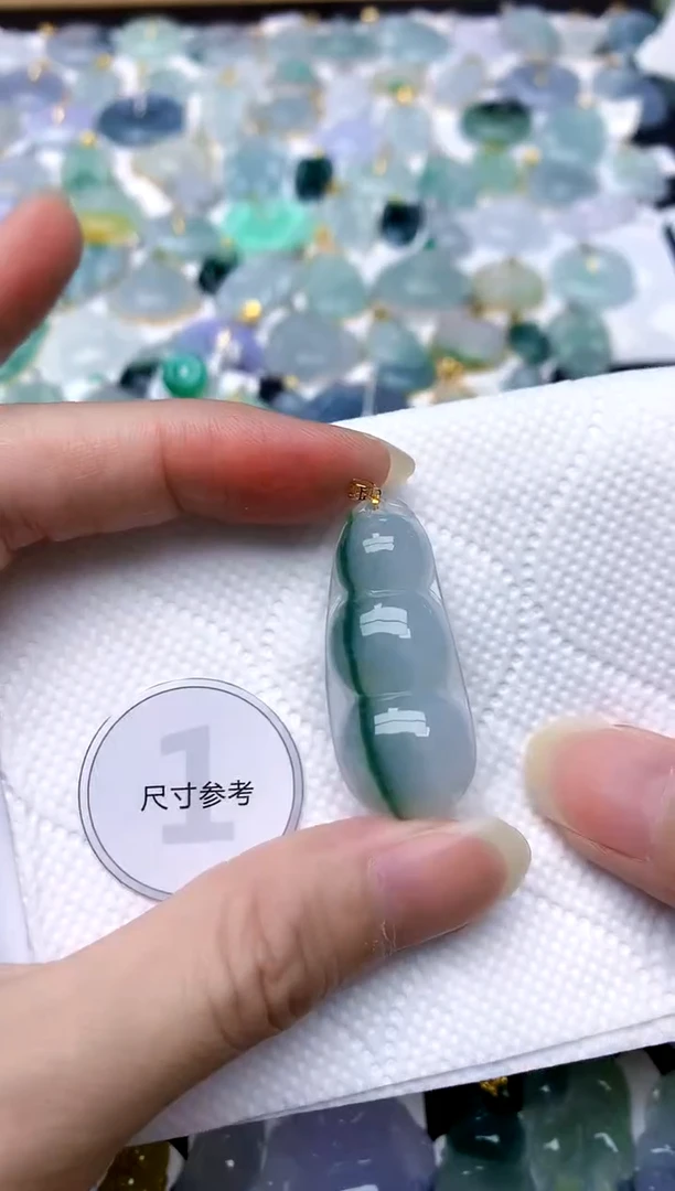 颈饰18K金镶嵌翡翠天然A货翡翠