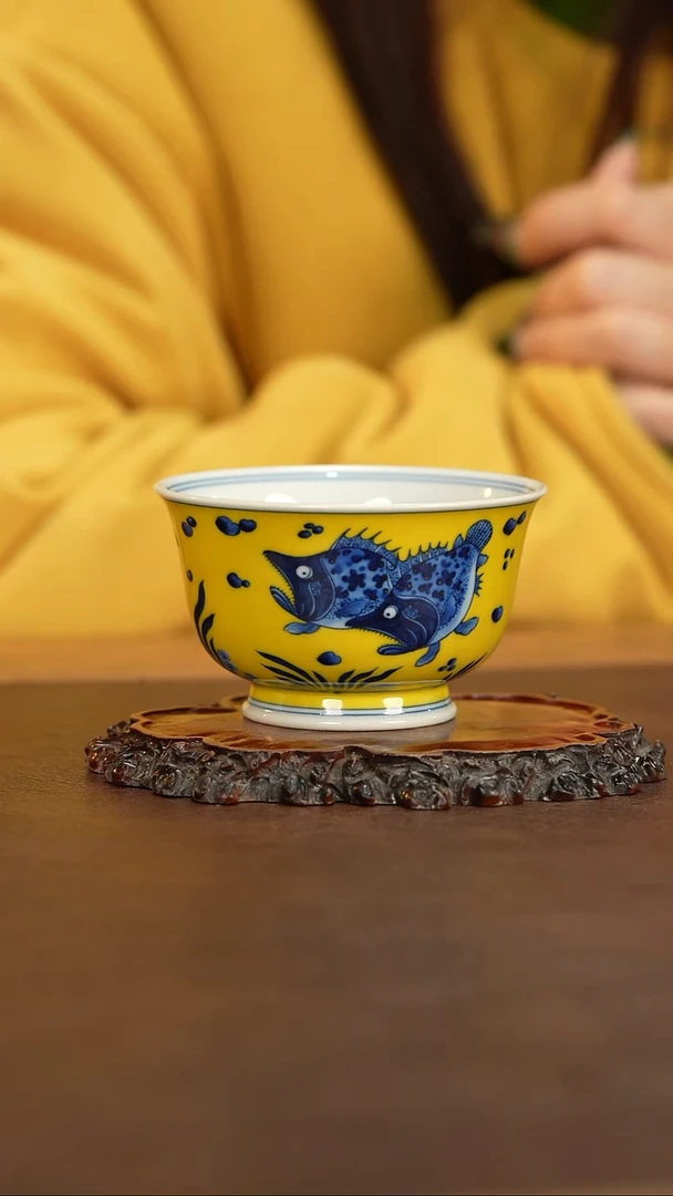 【闪购商品】水造黄釉鱼藻纹樽杯