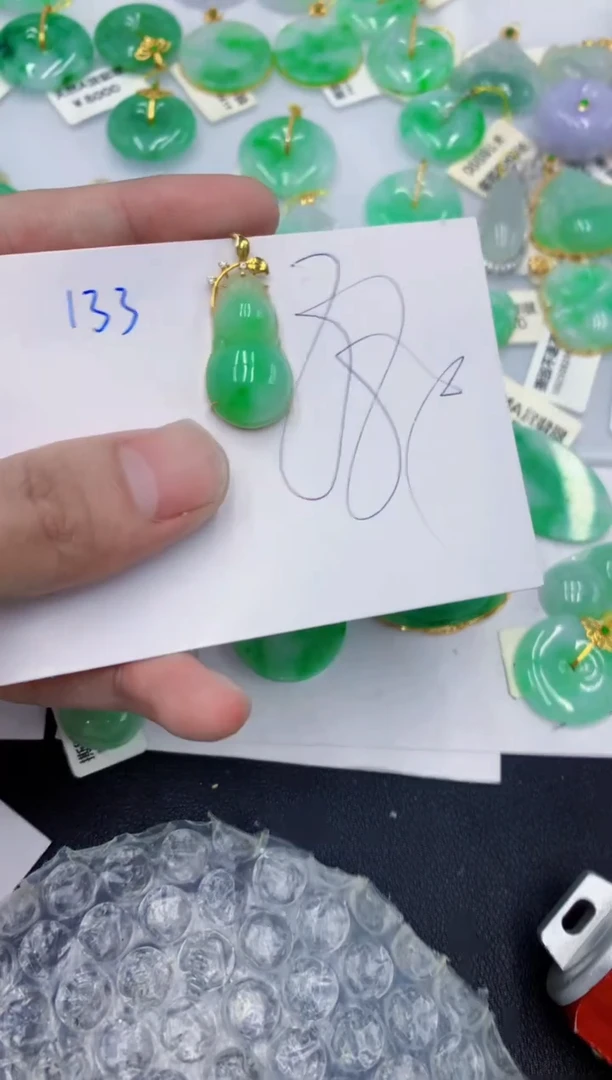 颈饰18K金镶嵌翡翠111111