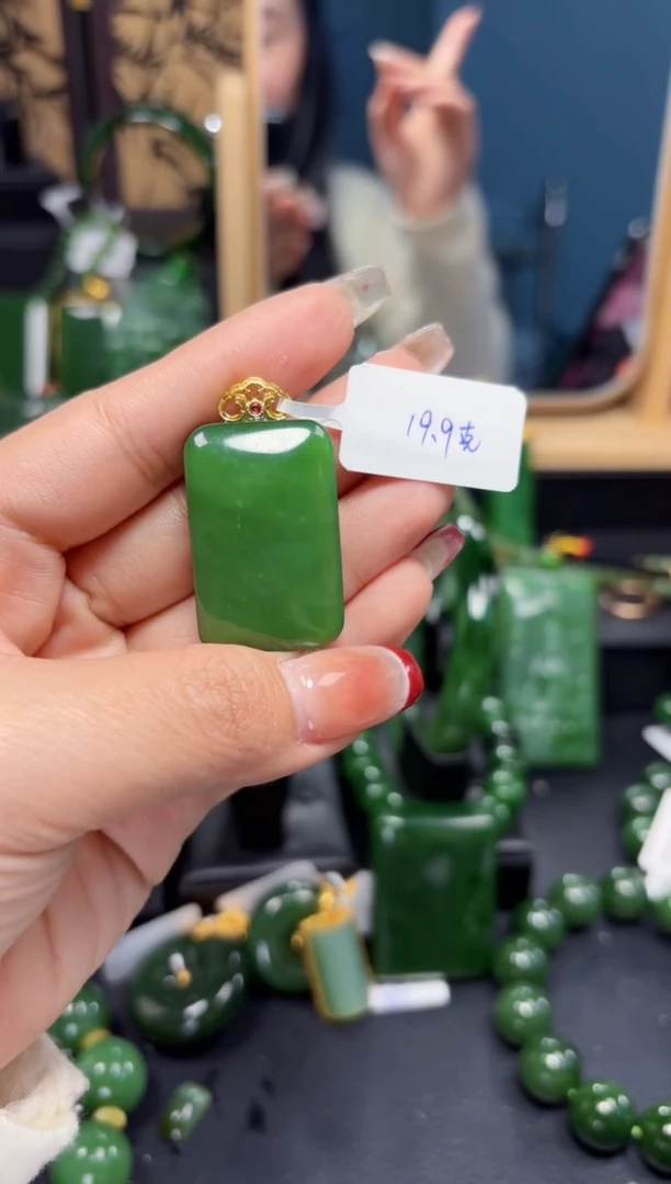 【闪购商品】和田玉（碧玉）吊坠(赠链)18K金镶嵌1